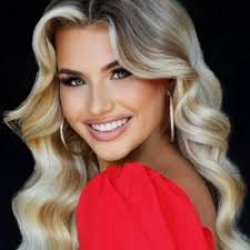 Breanna Huggins's Instagram, Twitter & Facebook