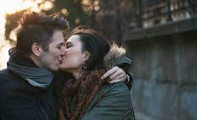 Gambar orang ciuman dan kata kata romantis tidak bisa dipungkiri lagi bahwa kata kata romantis tentang cinta ini adalah upaya untuk meluluhkan hati pacar sang kekasih apalagi pacar kamu adalah. 17 Gaya Ciuman Dan Maknanya Mana Yang Kamu Suka