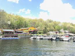 Lake Of The Ozarks Is A Great Place For Family Fun Here Are Our Top Picks For Family Friendly Waterfront Resta In 2020 Waterfront Restaurant Ozarks Lake Ozark Missouri