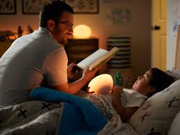 Philips smart bedside imp not only has a night light mode, but also adds a phone/computer mode suitable for screen reading, to the screen before bedtime reading, with a comfortable background light. Kids Bedroom Lighting Ideas Philips Hue