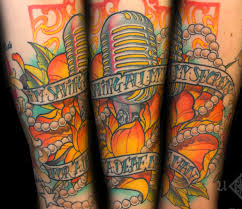 Waikiki is ook een wijk in honolulu,op het hawaiaanse eiland,oahu. Keone Nunes Traditional Hawaiian Tattoo Artist