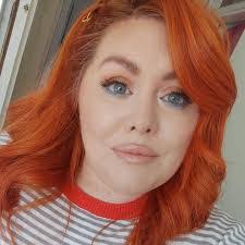 Melanie Farrell's Instagram, Twitter & Facebook