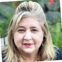 Sandy Berg's Instagram, Twitter & Facebook