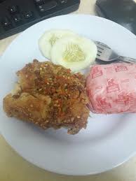 Ya, tanpa adanya sambal, ayam geprek memang cuma ayam goreng tepung biasa. Cinta Fadilah Cintafadilah Profil Pinterest