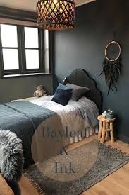 Dunkle Farben Kombinieren In 2020 Farben Wandfarbe Dunkle Wande