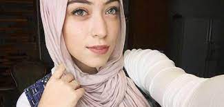 فروحت أتفرج، وهي كانت لابسه فستان بنص كم وكل الحكاية أنه مسك دراعها. ØªØ¹Ø±Ù Ø¹Ù„Ù‰ Ø­ÙÙŠØ¯Ø© Ø¹Ø¨Ø¯ Ø§Ù„Ø±Ø­Ù…Ù† Ø£Ø¨Ùˆ Ø²Ù‡Ø±Ø© ÙˆØ§Ø­Ø¯Ø© Ù…Ù† Ù…Ø´Ø§Ù‡ÙŠØ± Facebook Ø®Ø¨Ø± ÙÙŠ Ø§Ù„ÙÙ†