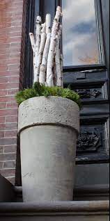 Biete deko mit edelrostpferd, herz und windlicht auf birkenstamm zum verkauf an. Pin Von Susie Rogers Auf Containers Of The Garden Garten Deko Garten Pflanzenkubel
