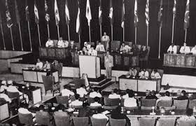 Keterpurukan ekonomi pada masa itu membuat pemerintah mengeluarkan sejumlah kebijakan besar. Demokrasi Liberal Pengertian Ciri Kabinet Kebijakan Ekonomi Politik