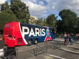 Depuis son arrivée à paris c'est : File Bus Transportant Les Joueurs Du Psg Jpg Wikimedia Commons