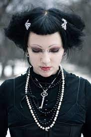 Pin By Jessie Churchill On Goth Girl Photography Images Gothic Hairstyles Goth Hair Goth Beauty
