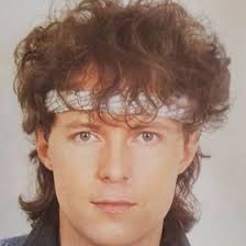 Peter Nagy slaví 61: Jeho typický účes stále drží a legendární hity už mu  nikdo nevezme