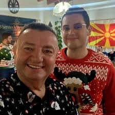 Lajk za ovoj prekrasen SELSKI LEB, napraven na tradicionalen makedonski  nacin, ispecen vo edna stara furna na drva vo moeto rodno Selo Bigla 👌🥰  Mojata mnooooogusakana Babicka me ima tokmu so takov