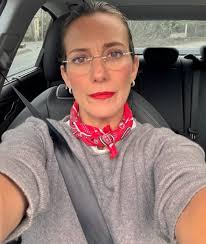 Hey! I'm a 57-year-old mum from Oxford UK, cheerful and kindhearted.