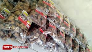 Harga ikan yang lebih murah dari pasaran ini lantaran pengelola berani mendatangkan pedagang ikan kakap langsung dari asalnya, seperti dari kawasan pantai utara (pantura) jepara, rembang, demak, rembang, kendal, gresik, lamongan, hingga banyuwangi dan pacitan. Ini Cara Pemdes Klesem Pacitan Kembangkan Umkm Sale Madu Times Jatim