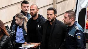 Andrew Tate bleibt weiter in Untersuchungshaft in Rumänien | FAZ