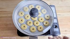Sebagian besar orang malas mulai memasak donat mini glaze karena takut masakan yang dihasilkan tidak lezat. Resep Kue Kering Donat 3 Bahan Tanpa Oven Resep Dan Review Asahid Tehyung