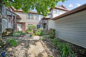 Post office in woodridge, illinois on plaza dr. Propertyup Mls 11112505 For Sale 8312 Oak Leaf Unit 1104 Woodridge Illinois 60517