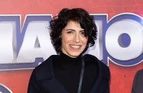 Da alex baroni (1997) ti nasconderai dentro i sogni miei ma io non dormiro' mi dovra' passare e quanti amori avrai che cosa gli dirai e quanto anche dl me io dovro' cambiare. L Addio Di Giorgia Alla Mamma Di Alex Baroni Funweek Funweek