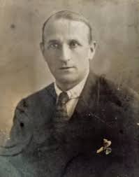 Love this photo of my Dad. He was Micklefield to his bo-ans 🤗