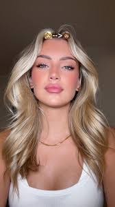 Lily Tate's Instagram, Twitter & Facebook