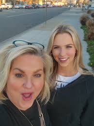 Don't get a divorce, get a donut.🍩 #burbank #donut #donuts #donutshop  #donuts🍩 @EMMA GRACE