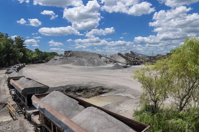En Olavarría, las mineras aceleran los despidos ante el colapso de la construcción
