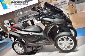 Ce qui offre le mélange entre la mobilité d'un scooter et le confort de voiture. Quadro Eqooder Le Scooter Electrique De Quadro Fait Son Show Au Salon De L Auto De Geneve Acidmoto Ch Le Site Suisse De L Information Moto