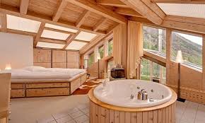 Chambre A Coucher Dans Un Chalet A Zermatt En Suisse Vacances Jacuzzi Beaux Appartements Chalet Maison De Vacances