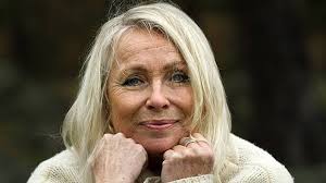 Hon öppnar alltid nya dörrar