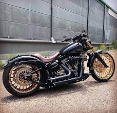 Pin By Mohamed On Harley Breakout Fxsb Fxbr Fxbrs Harley Bikes Harley Softail Harley Davidson Breakout Custom
