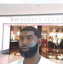 Nice!!! #ishowspeed #cincinnati #iShowSpeed recreated his viral childhood  photo with the same girls from back then RAPOLOGY Reds