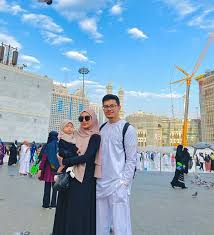 Siapa sahaja yang tidak kenal dengan pasangan usahawan, syafiqah aina dan hafiz mahamad dimana mereka juga merupakan instafamous yang sering menjadi inspirasi buat ramai. Kalau Anak Mengadu Tahu Lah Nak Susu Bapak Dia Pun Nak Mengadu Juga Malam Malam Ni Nak Apa Berita Kopak Media