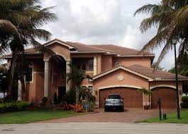 From the soft tones of pastel pink and baby pink to the rich hues of coral and indian red, almost any shade of this color is bound to lift your mood. Exterior Paint Colors South Florida Exterior Gallery With Regard To Florida Exterior Paint Col Exterior House Colors Exterior Paint Colors White Exterior Paint