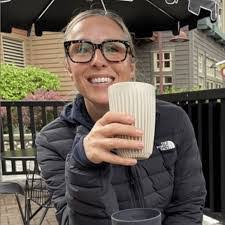 Jennifer Kolar's Instagram, Twitter & Facebook