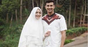 Mereka kerap mengunggah momen mesra di instagram. Ali Syakieb Lakukan Ini Jelang Pernikahan Citra Kirana Rezky Aditya