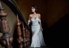 Rimarrai sorpresa dalle numerose versioni che presentiamo di questo tipo di abito da sposa e troverai più di un disegno per il tuo grande giorno. Abito Da Sposa A Sirena Caratteristiche E Segreti Del Modello Piu Sensuale Di Tutti