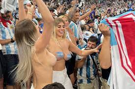 World Cup 2022: Qatar authorities didn't arrest two topless Argentina fans  and they're now safe at home | Marca