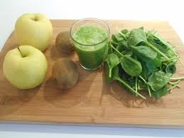 4 Raisons De Boire Ce Jus Vert D Epinard Pomme Kiwi Jus Vert Recette Jus Extracteur Jus De Kiwi