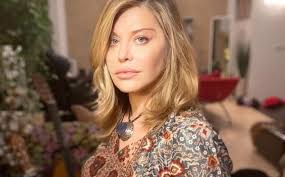 Loredana is an impressive live performer, fascinating vocalist and maverick musician experimenting thru her 20 stream tracks and playlists from loredana groza on your desktop or mobile device. How Loredana Groza Was Humiliated See You Because You Re Big And Strong On Tv