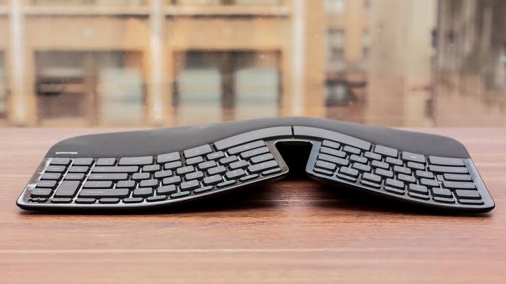 Microsoft makes Bluetooth blunder with Sculpt keyboard - CNET