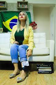 Winter é líder do grupo 300 do brasil, apoiador do presidente da. De Tornozeleira Sara Winter Faz Unhas E Cabelo Em Casa E Fas Pagam Conta