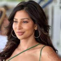 30+ "Farrah" profiles