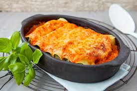 Cannelloni Met Zalm Ricotta Spinazie En Romige Tomatensaus Recept Cannelloni Recepten Voedsel Ideeen Lekker Eten