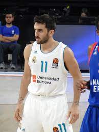 Facundo campazzo, da argentina, foi o autor do drible. File Facundo Campazzo 11 Real Madrid Baloncesto Euroleague 20171012 2 Jpg Wikimedia Commons