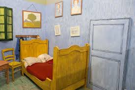 Van gogh's own title for this composition was simply the bedroom (french: Recreations Of Easily Recognizable Images Like Vincent Van Gogh S Painting Of His Bedroom Let Guests Interact With The Setti Habitaciones Tematicas Habitacion