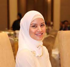 Pasangan selebriti malaysian sweetheart datin lisa surihani dan datuk yusry abdul halim mengumumkan berita gembira hari ini apabila mengesahkan datin lisa. Lisa Surihani And Motherhood I Felt So Objectified As A Person Makchic