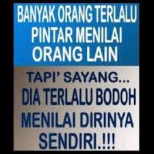 Banyak Orang Terlalu Pintar Menilai Orang Lain Tetapi Sayang Dia Terlalu Bodoh Menilai Dirinya Sendiri Kutipan Bijak Kata Kata Indah Kata Kata