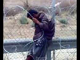 التحالف يسلم الحكومة اليمنية طفلًا جنده الحوثيين للقتال Ø§ÙˆÙ„ ÙŠÙ…Ù†ÙŠ ÙŠÙ‚Ø¹ Ø¶Ø­ÙŠØ© Ø¬Ø¯Ø§Ø± Ø§Ù„ÙØµÙ„ Ø§Ù„Ø³Ø¹ÙˆØ¯ÙŠ Ø¹Ù„Ù‰ Ø§Ù„Ø­Ø¯ÙˆØ¯ Youtube