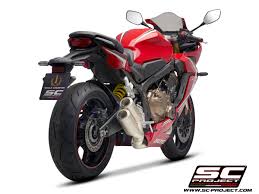 La ntv 650 deauville sort en 1998.remplaçante de la ntv revere, elle revendique la solidité de son ancêtre, en y ajoutant de série une foule d'aspects pratiques. Komplette Auspuffanlage 4 1 2