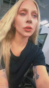 ZoeSaldana est inspirante dans le film d'Emilia Perez ! La fille sait  danser et jouer... Chantez aussi. Son discours d'acceptation était plein  d'adrénaline, d'élégance et d'amour. C'est une lionne 🦁 !